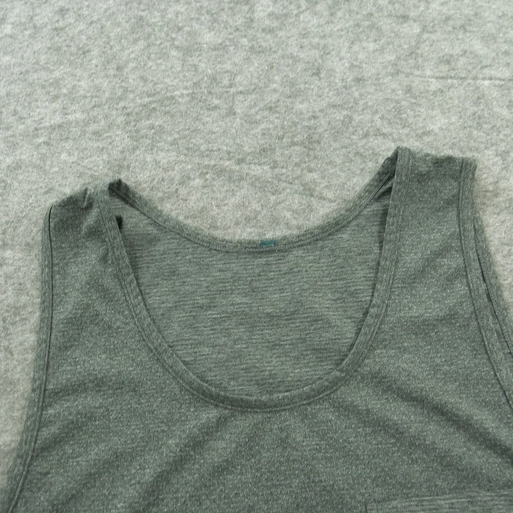 Vuori Shirt mens Large Gray Tank Sleeveless Pocket logo Active Outdoors - Picture 4 of 7